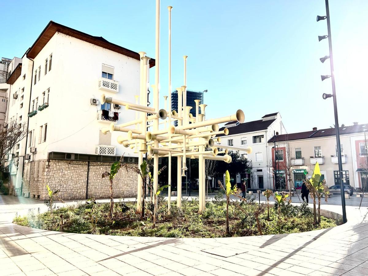 Square Тирана