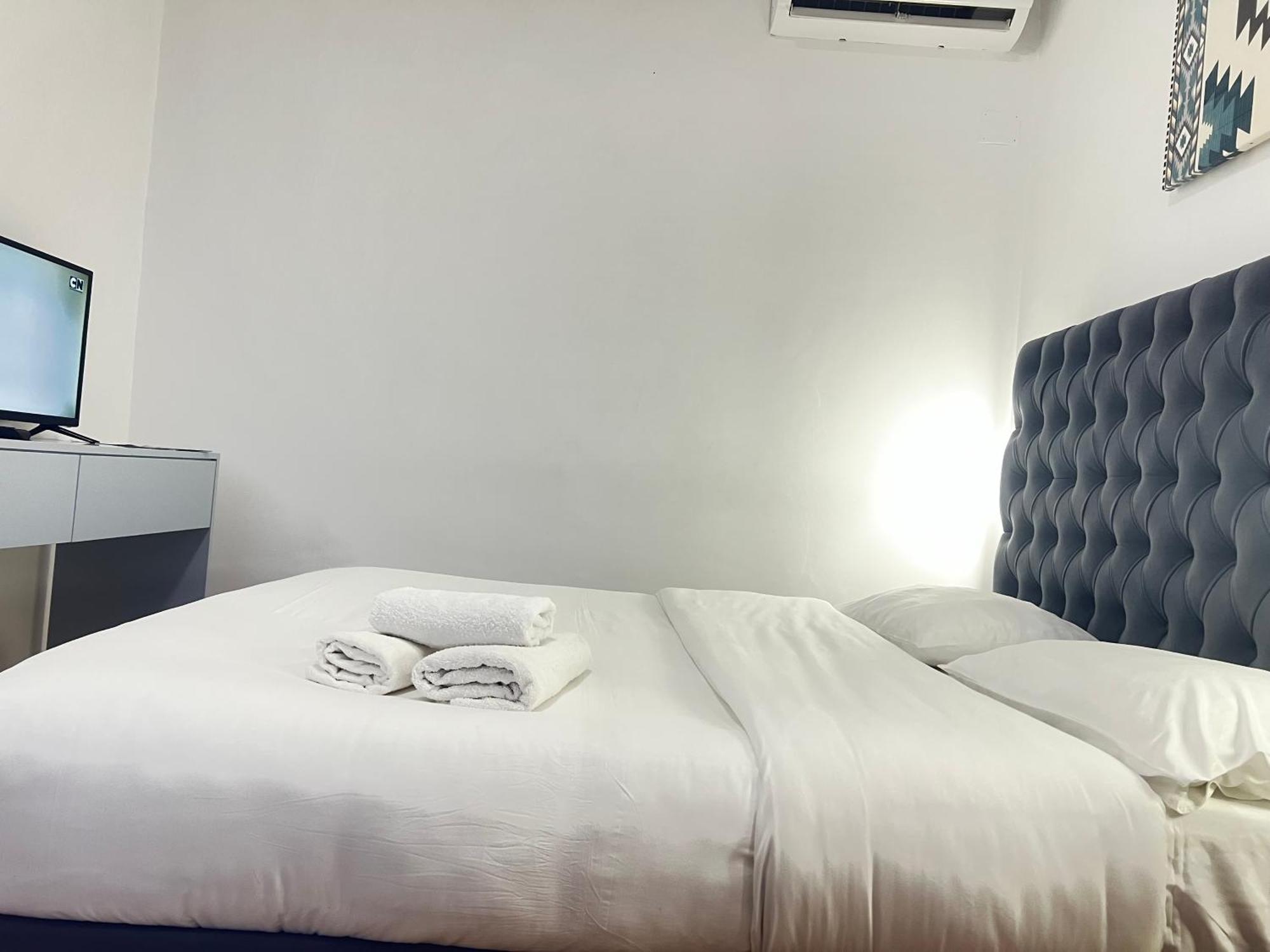 Square Hotel